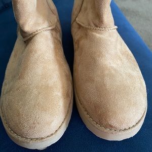 Booties wormed twice. No marks. Clean no smells